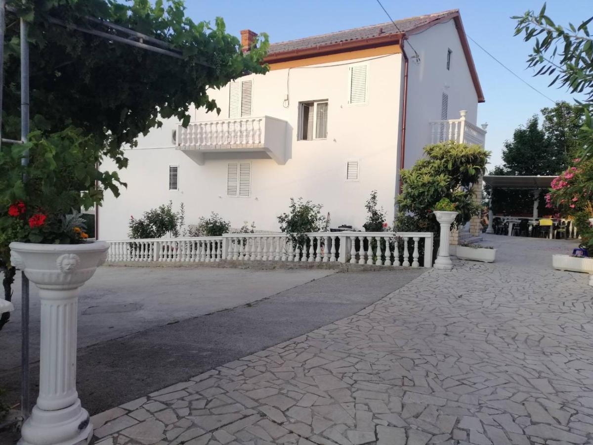 Smjestajni Objekt Padovan Banjol Εξωτερικό φωτογραφία